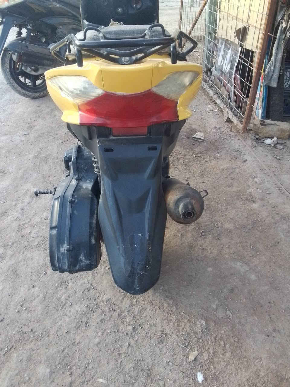 ادرس صيني كامله سلف هندر فقط كفراتها الاماميه تعبانه 225وبيها مجال ***********
