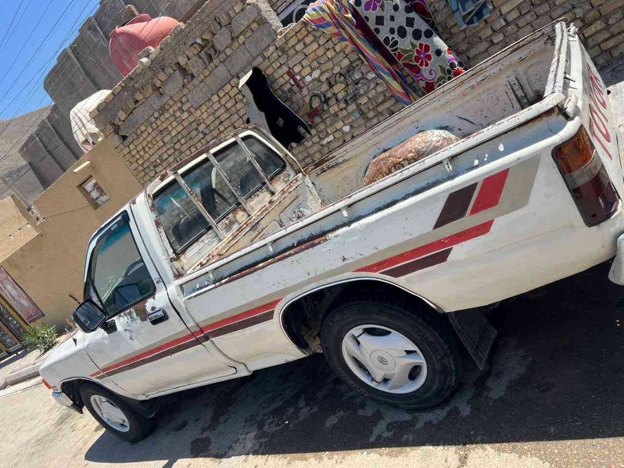 ه سلام عليكم بيكم للبيع موديل 89 سياره بسمي تحويل ثاني يوم  هزه جديده صار اقل شهر من هزيته رقم نكلبزي واسط  سياره عل وضع البلاد ما ملعوب بيه كهربائية كله سغاله تخم تاير   مكاني كوت مركز مدينه ***********
