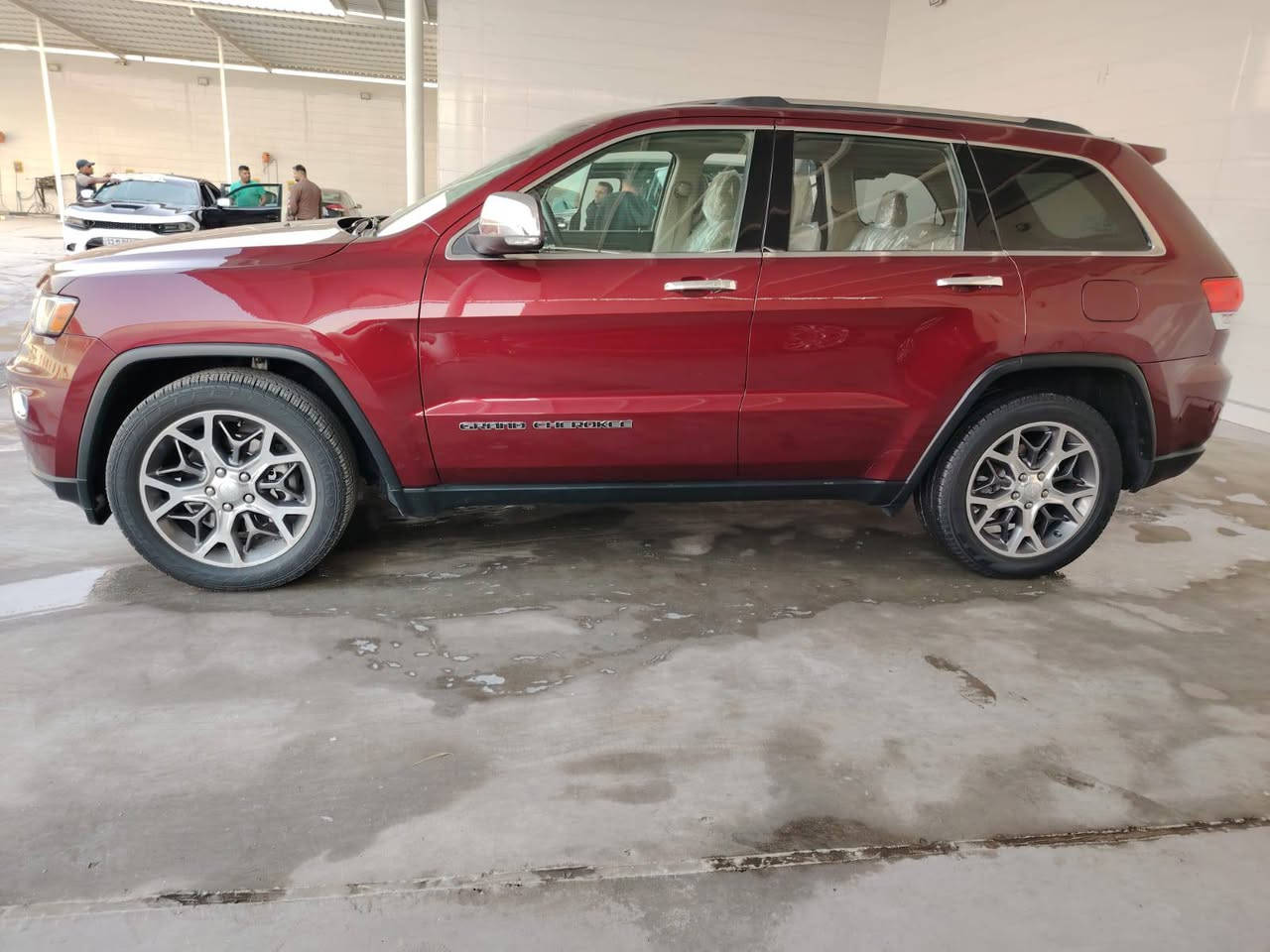 السلام عليكم اخوان
سياره جديده جدآ وبالخير على الياخذها
للبيع جيب 2021 لمتد فول مواصفات 
داخل جلد بيج
حساس خلفي 
كشنات تدفئه تبريد 
جنطه كهرباء 
مري جانبيه قلاب مع البط
تشغيل عن بعد
كشنات حزن كشنات كهرباء رادار خلفي رادار جانبي 
أوتو ستوب فتحه سلايد ويل كب حجم 20 تخم تاير جديد كير محرك كفاله صدر امامي خلفي جديد
سياره ماشيه 38 الف مايل سياره جديده جدآ لا شخط ولا رصعه ولا بارد حادثها فقط الجاملغ الخلف السايق نصه صبغ وقبغ الجنطه مبدل نفس اللون بدون ايرباك وبدون داخل السياره بأسمي تحويل ثاني يوم 
مكانها بغداد الكرخ *********** وبالخدمه
