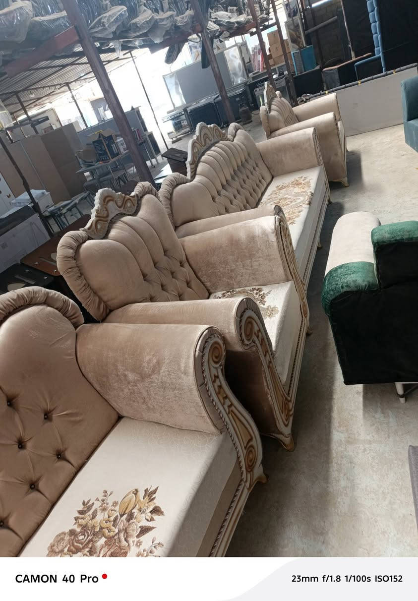 تخم ملكي ابو التاج زلغ او شخط مابيه اخو الجديد بل جديد اسفنج ضغط خشب قوي الثقيل مو سوكي ١٠ نفرات ٥ قطعه واكو توصيل الي باب بيتك عدنه
***********
