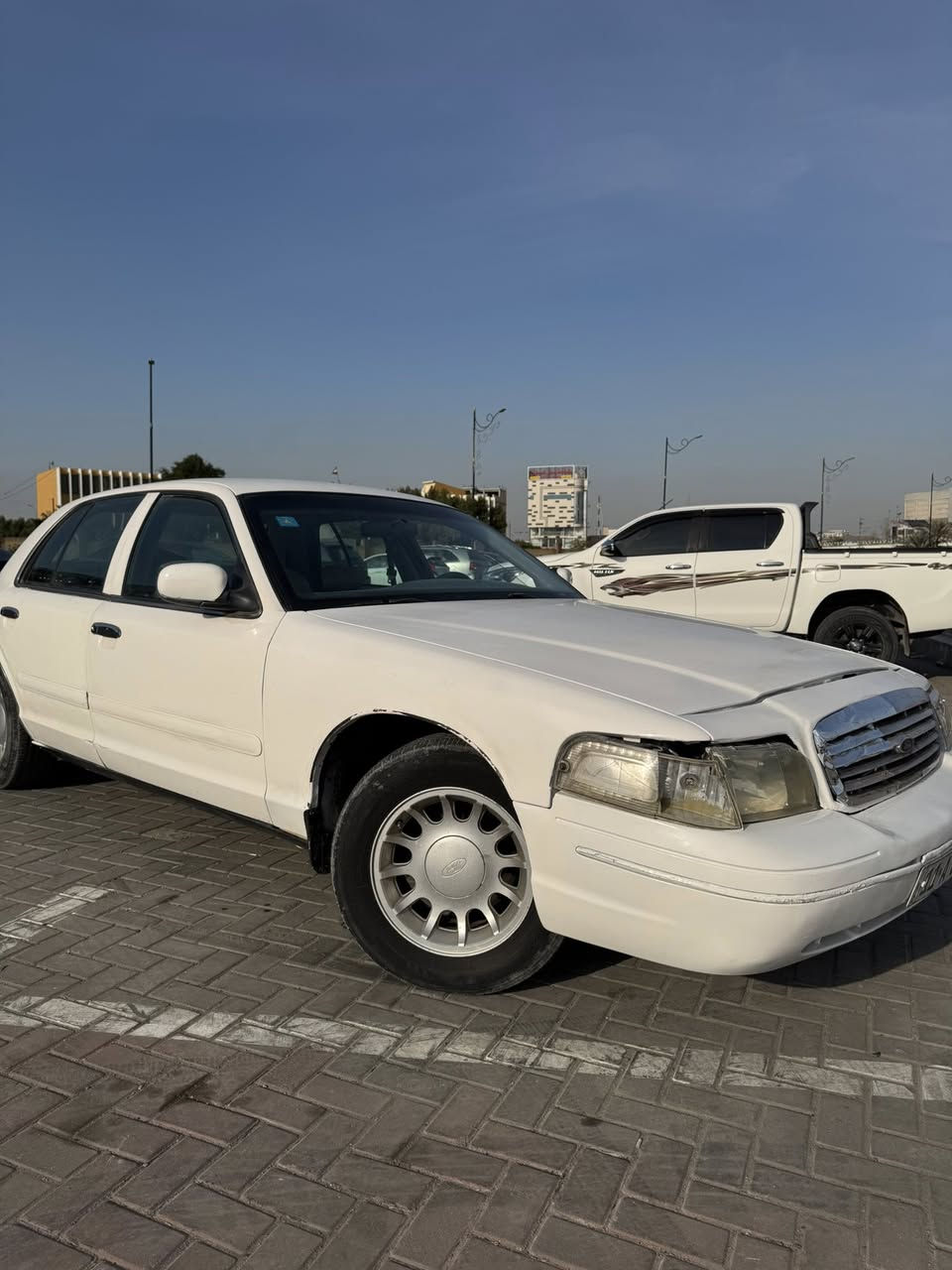 سلام عليكم شلونكم اخوتي
فورد كراون فكتوريا مو مال مزاد اصولي رقم انكليزي 

السياره بلاديه صبغ بلادي مكينه كير بلادي مكفوله مابيه حادث ناقصه فقط كصه اماميه الدواخل نظيفه مكان السياره كربلاء ***********

السعر 75 وبي مجال للشراي
