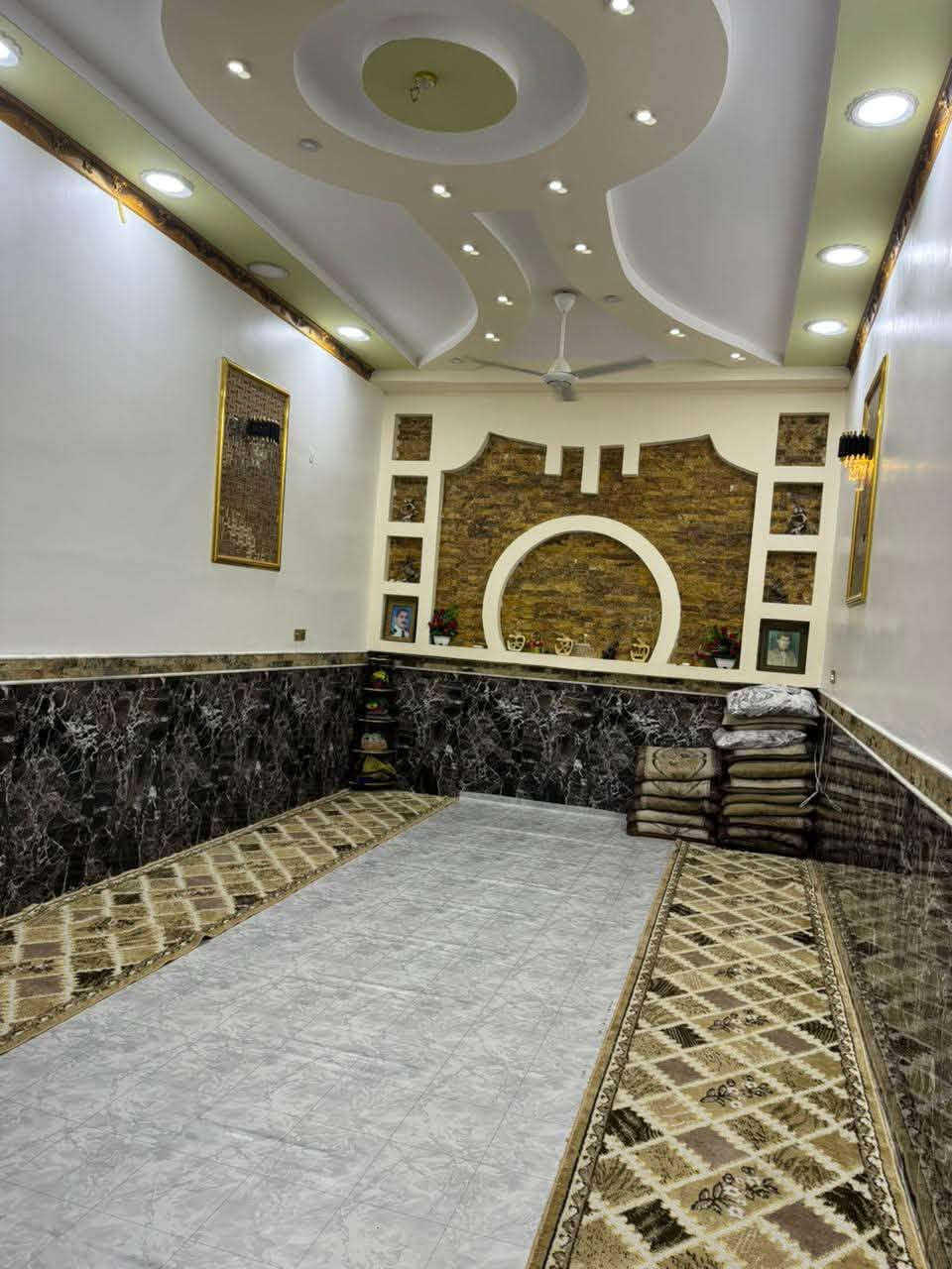 سلام عليكم بيت لبيع حقل الثالث ثاني قطعه على شارع العام شارع لعيداويه مساحه 250بناء درجه اوله قاط ونص بيه 4غرف كبار سعر 225مطوب سكان 20
***********
