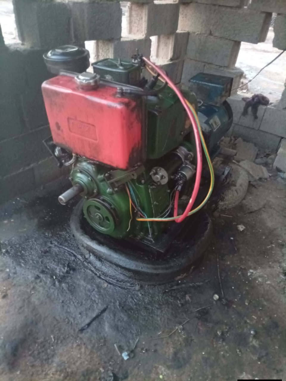 السلام عليكم مولد هندي شغال  للبيع واحد بستم سلف وهندر
السعر 700وبيه مجال  الشراي يتصل على هذا الرقم ***********
