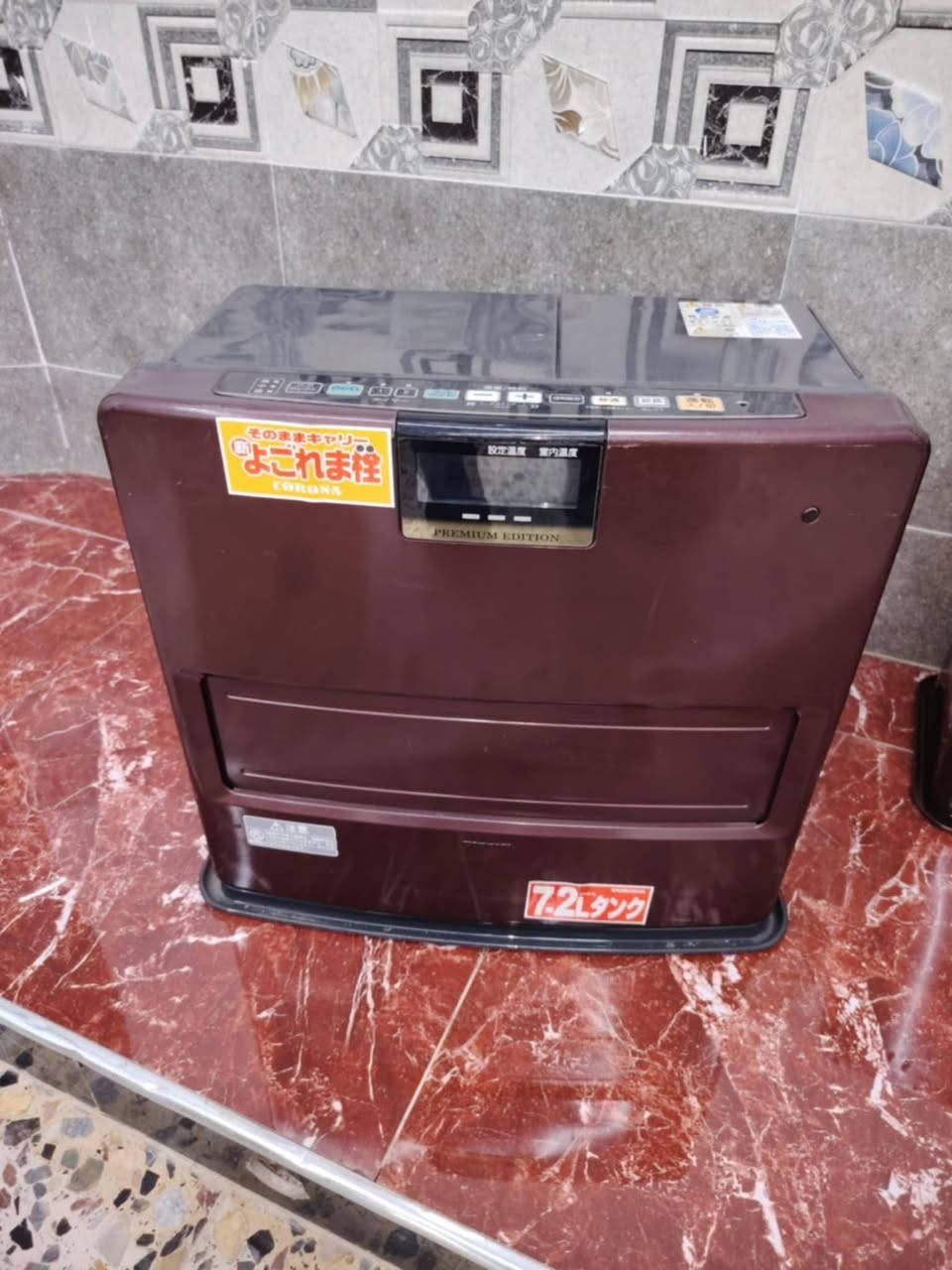 صوبه نفطيه تحكم كهرباء ياباني كيرونا حجم 5.5 طن اتكفي مساحه ١٢×٤ لتر نفط ايشتغل ٣ساعات فول مواصفات السعر 175 الف وبيها مجال ***********
