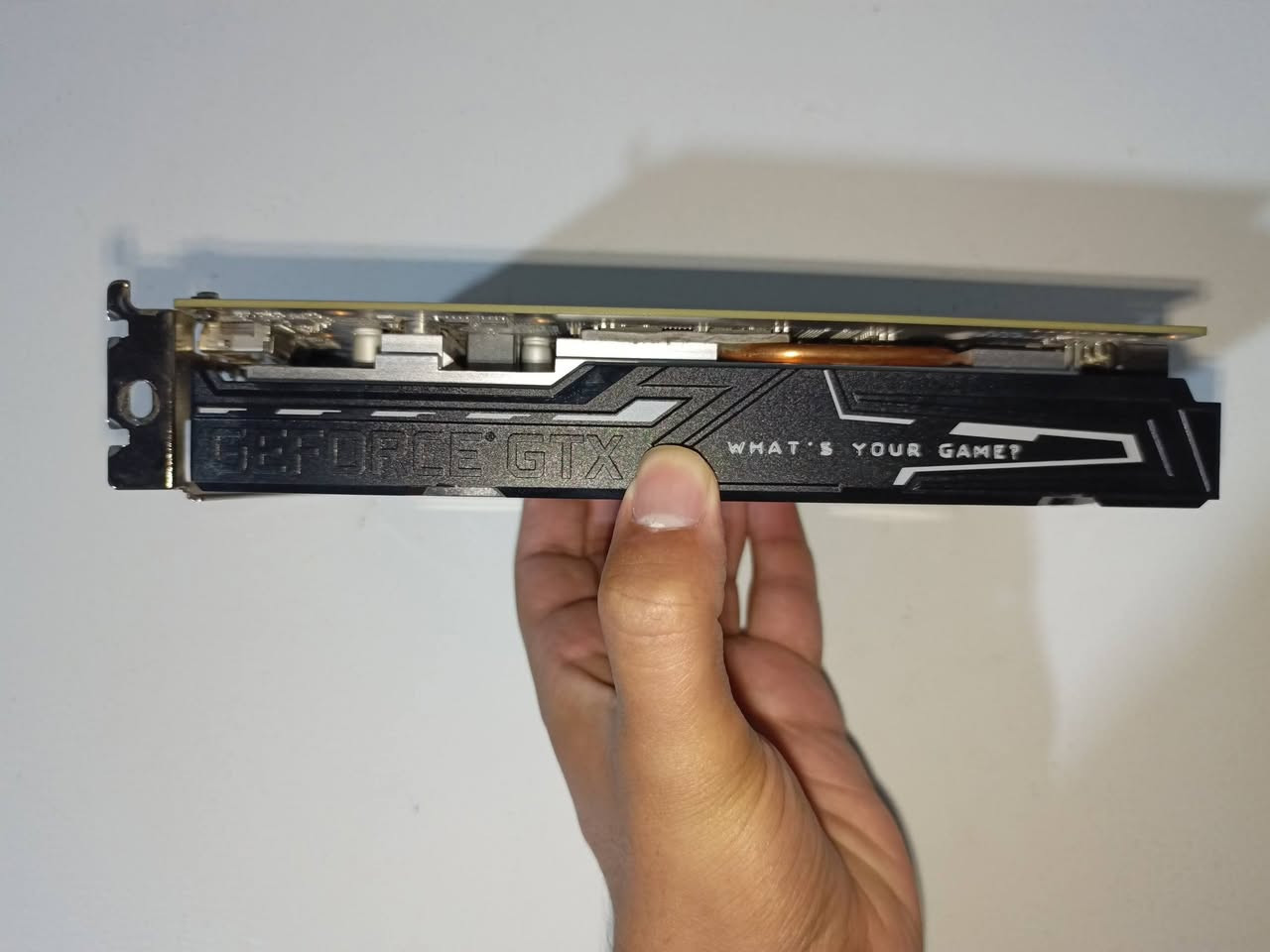للبيع كرت شاشة GALAX GTX 1650 SUPER، الكرت نظيف جداً واستخدامي الشخصي، يعمل بكفاءة عالية وأداء مستقر.
للبيع كرت شاشة GALAX GTX 1650 SUPER، الكرت نظيف جداً واستخدامي الشخصي، يعمل بكفاءة عالية وأداء مستقر.
​مميزات الكرت:
​تم إجراء اختبار استقرار (Stress Test) ببرنامج FurMark لمدة تزيد عن 10 دقائق.
​درجة الحرارة تحت الضغط الكامل (100%) لا تتجاوز 71 درجة مئوية، مما يدل على كفاءة ممتازة في التبريد.
​الكرت مستقر جداً ولا يعاني من أي مشاكل حرارية أو تقنية.
​الكرت من شركة GALAX الموثوقة ومعروف بأدائه القوي في الألعاب على دقة 1080p


**إذا كنت صاحب هذا الإعلان وتريد حذفه لأي سبب، رجاءا أرسل رسالة إلى الدعم الفني**