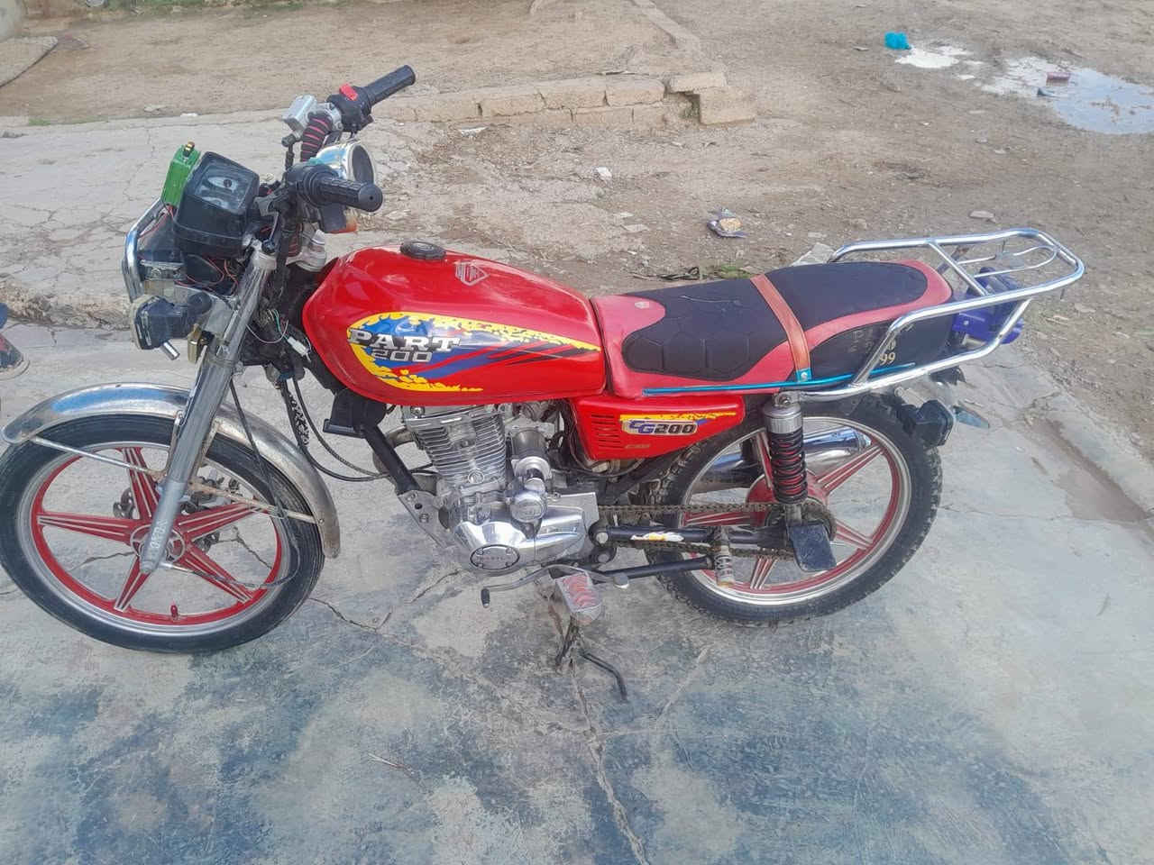 شباب موطور بارت للبيع موديل 2020منفيس يعوزه شغل كهرباء عل خفيف مكينه 150مفتوحه بس سلندر هام اني مكلف بل نشر السعر 350بي حك الجيه فقط بلاش مكانه قوش تبه ***********
