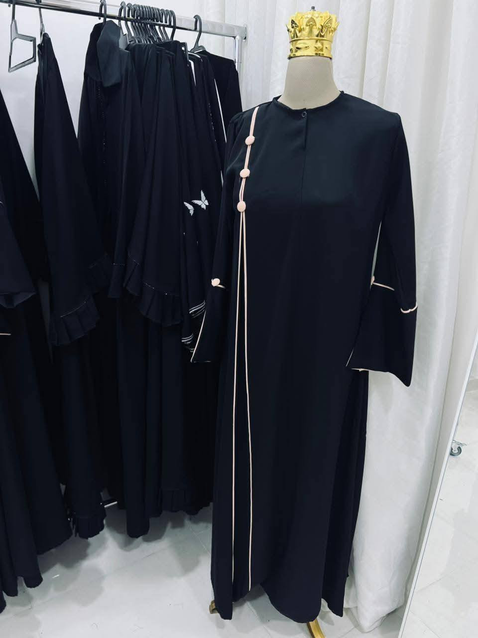 توفرت العبايه جرجيت الفرسان  لمسه حرير ✨🔥
 جمله +مفرد  ✨
السعر مفرد  25 وي التوصيل جميع المحافظات 
جميع القياسات متوفره 
للحجز واتساب ***********
