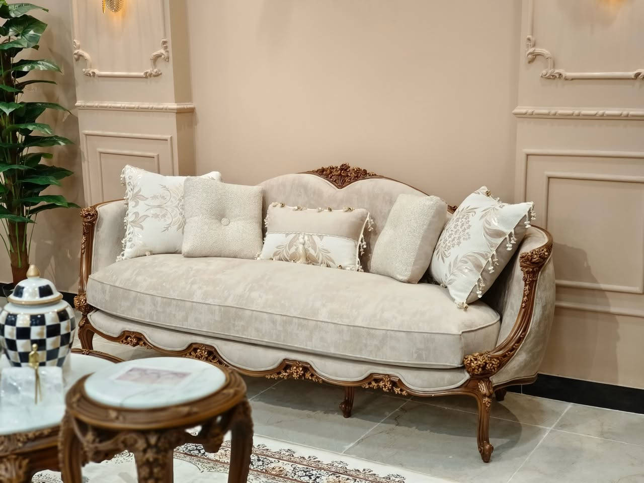 �✨ تخم قنفات كلاسك – 10 مقاعد خشب زان طبيعي ✨👑
فخامة حقيقية تبدأ من الخشب الأصلي…
متانة، هيبة، وتفاصيل راقية تعكس الذوق الملكي الأصيل 🤍

🛋️ تصميم كلاسيكي فاخر يناسب المجالس الواسعة
🌳 مصنوع من خشب الزان الطبيعي لقوة تدوم سنوات
💎 تشطيب أنيق يمنح صالتك حضور مميز

💳 متوفر بنظام الأقساط المريح
سهولة بالدفع لتختار الفخامة بدون تردد ✨

📍 متوفر لدى الغازي هوم
عنوان الفخامة في عالم الأثاث 👌

🏠 العناوين:
1️⃣ الفلوجة – شارع 40، قرب تقاطع الجيش الشعبي، مقابل مقر هيبت الحلبوسي
2️⃣ بغداد – شارع الربيع، قرب نفق الشرطة

📞 للحجز والاستفسار:
*********** – ***********

💫 الغازي هوم… لأن الفخامة لا تُقلّد �
