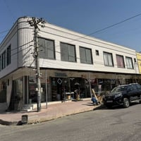 بناية تجارية • ٢٩٠م • ٧محلات ٤شقق