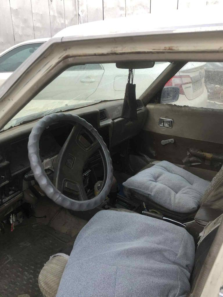 سياره سوبر موديل ١٩٨٥ اوتوماتيك الكير و محرك بطه  رقم كركوك اني بس مكلف بنشر هذا رقم صاحبه 
0777 710 4575 سعر ٢٦ و بيه مجال كركوك, العراق
