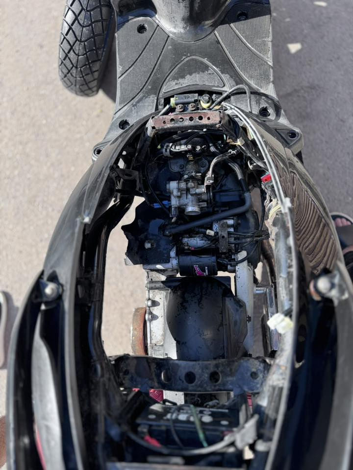 سلام عليكم شباب 
دراجه :سكنس فحل طلاعات كولد نوزل 
دراجه خير من الله دراجه شغاله مكينه وكهربائيت مكينه كفاله عامه من التنقيص والتبخير 
بيه نواقص 
1ترايش زوج 
2تايره الخلفي طاك انطيك واحد وياه جديد 
3راس ابلك 
4براغي صالنصه 
التزويد 
1صدر امامي Dyكرزي 
2جاملغ اماي رياضي اصلي 
3سلف رياضي 
4صالنصه رياضي 
مكاني بغداد شارع فلسطين 
الستفسار :*********** :ممتواجد خاص خابر وتدلل 
السعر 💸💵:700الف وبيه جال للشراي
