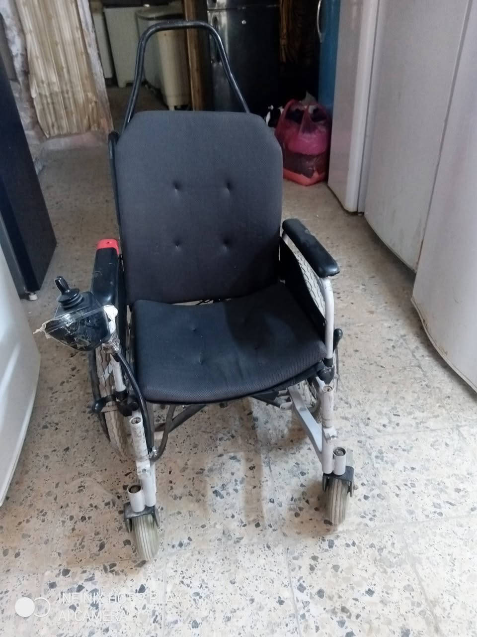 عربانه شحن نضيفه اوشغاله مع جهاز شحن السعر 200    الف بيع مستعجل مكاني الحيانيه ***********
