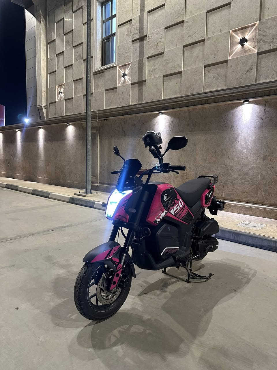 سلام عليكم دراجه منكس للبيع رقم وسنويه دراجه ماشيه 9 الاف كيلو يعني جديده كلش الدراجه  كفاله محرك و كير  الدراجه اوتو دراجه ايطاليه محرك 150سيسي وشكله مميز سعر الدراجه مليونين وميتين الف رقم ***********
مكاني بغداد الكرخ
