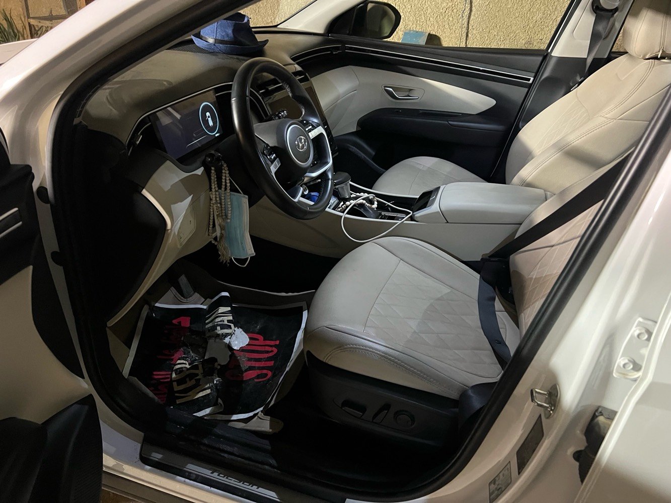 
توسان 24 خليجي استلام شركة الت ساك وبعدها بضمان الشركة فول الفول وبانوراما ماشية 44 الف رقم بغداد الانكليزي سنوية لغاية 2029 وهزة جديده بيها تبديل باب السايق نفس اللون اثر حادث ستوته وصبغ ربع باب الخلف السايق وشبر من الصندوق بدون ايرباك وكل شي مذكور بالسونار السيارة جديدة بمعنى الكلمة السعر 206وبيها مجال بسيط جدا *********** 

بغداد الدوره شارع المصافي مقابل المحكمة