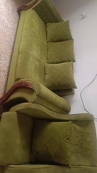 تخم للبيع عدد 3كرويتات 2كراسي سعر 250وبي مجال للشراي... اتصل 078221083...