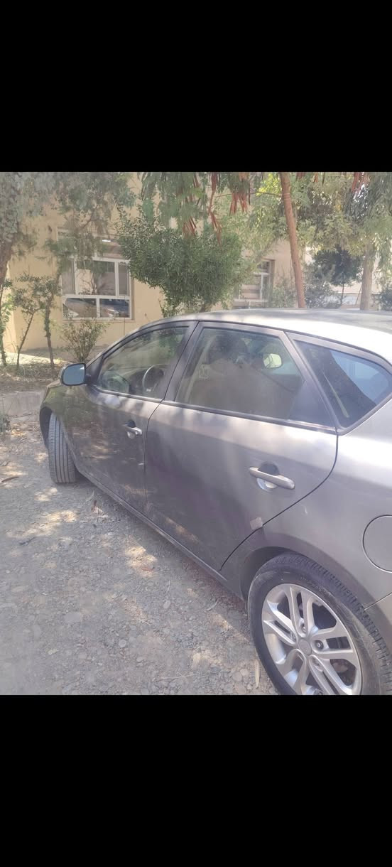 ألسلام عليكم.. كيا فورتي جنطه 2011حادثها جاملغ وبونيد  محرك 20لا نفخ ولا صرف تبريد ثلج تحكمات ستيرن مثبت سرعه  اشارات بالمري ماشيه 119524miرقمها مميز 38888 كير عادي 6نمر وتوماتيتك العنوان الموصل الاتصال بالرقم ***********
