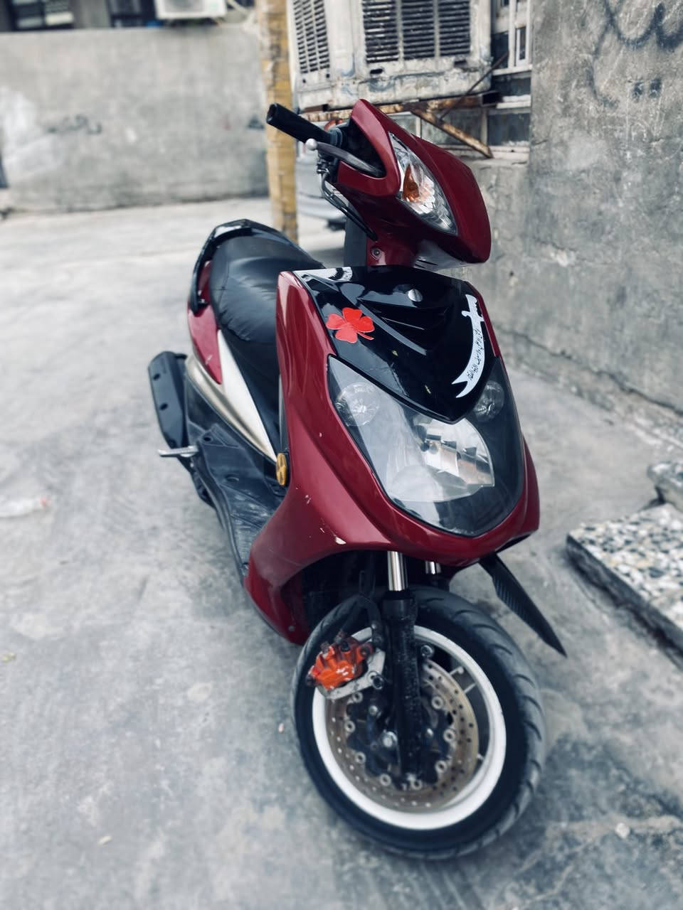 السلام عليكم حبايب سكنس فحل نوزل خطين دراجه بلكارتون كفاله عامه من التاير الامامي لحد الخلفي اي نقص مابيها دراجه رمبه صارله 4 اشهر ومحافظ عليها ولونه مميز وويل ابيض بلادي شلعه ومعدل تاكل الكاع عليها زوج كلجات اصلي ع شرط هاون لاتنقيص لاتبخير ولانضوح دراجه كارتون ويشوف خيرها الياخذها نكره سلف مصروف عليها دراجه هواي بانزين محسن ودهن امزويل بيها مكاتبه مال المعرض ووياها منفيس مالتها مو هذا الكلك نفس اليبيعو دراجه كلش حلوه ومثل ماكتلك مدفع وبلاديه برغي ممفتوح بيها معروض ب1200 وبيها مجال للشراي متعرف بيهن لتراسلني دراجه نضيفه وحلوه مال جناي 🩷🍀*********** مكاني حي اور
