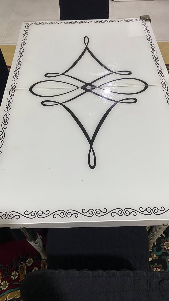 ميز طعام  ٦ كراسي
السعر ١٥٠ الف
يتكبر ويتصغر
اربيل
للتواصل ***********
