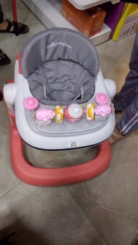 مشاية أطفال • جديدة • تحول لكرسي طعام