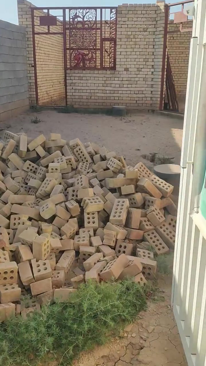 السلام عليكم هيكل للبيع كافه الخدمات موجوده 
المساحه ٣٠٠ متر  عرض الشارع ١٠ متر 
العنوان طريق النهروان قرب مدرسة المنى 
سعر مناسب ٣٥ بي مجال 
للاستفسار ***********
