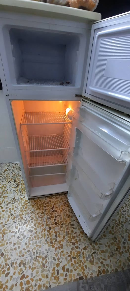 سلام عليكم ثلاجة حجم ١٤ قدم شغال 
سعر ٧٥  بي مجال  
***********
