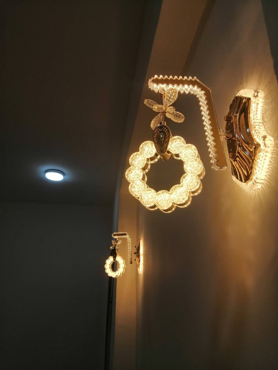 دار للبيع مساحه ٩٠ متر زراعي سند ٢٥ قرار محكمه مشمول بتطويب مرقم من قبل البلديه قرار 320
مقابيل ملحق قريه الغدير عمود ٣١٤ خدمات كهربائي وماي شارع تبليط للباب قريب ع سوق ومدارس اهليه وحكوميه قريبه سعر ٣٤ وبي مجال بناء حديث غرفه وستقبال وصاله ومطبخ حار وبارد وحمامات داخليه وخارجيه للاستفسار ***********
