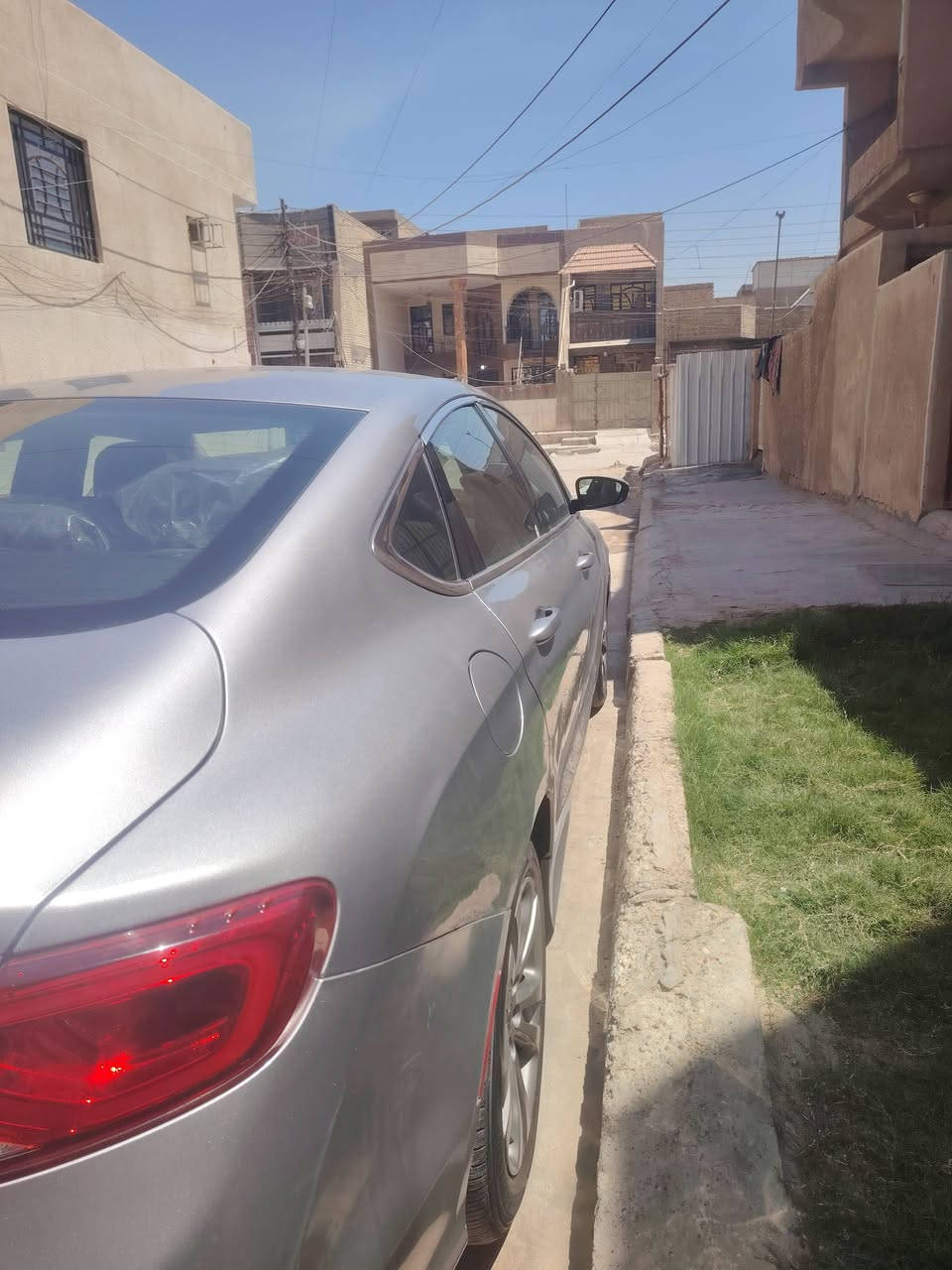 السلام عليكم 
🚗كرايسلرC200 للبيع و مروس بجارجر موديل2016  

🔴محرك اربعه سلندر 2400

🔴كير ومحرك ممفتوحات على وضع الشركه.

🔴 مثبت سرعه 

🔴مانع انزلاق 

🔴كير ماوس 9 نمر  .

🔴سايد بريك بصمة كهربائي .

🔴سستم 8 ايرباك , 

🔴بصمة تشغيل 

🔴شاشة بلادي  , كامرة خلفية 

🔴تحكم ستيرن 

🔴الأرضية تغليف كامل .

🔴منظومة زينون لد امامي خلفي 

🔴السيارة مبرمجة حماوة من 85 الى 95 يعني تنسه شي اسمه حماوة 

🔴 وضعيه الحداده 75‎%‎ 

 تبريد ثلج ما شاء الله 

🔴حادثها بامريكا  البنيد 

🔴سياره بأسمي رقم ربيل تحويل ثاني يوم .

🔴 سعر السياره 95$ بيها مجال لشراي

للأستفسار اكثر ***********
