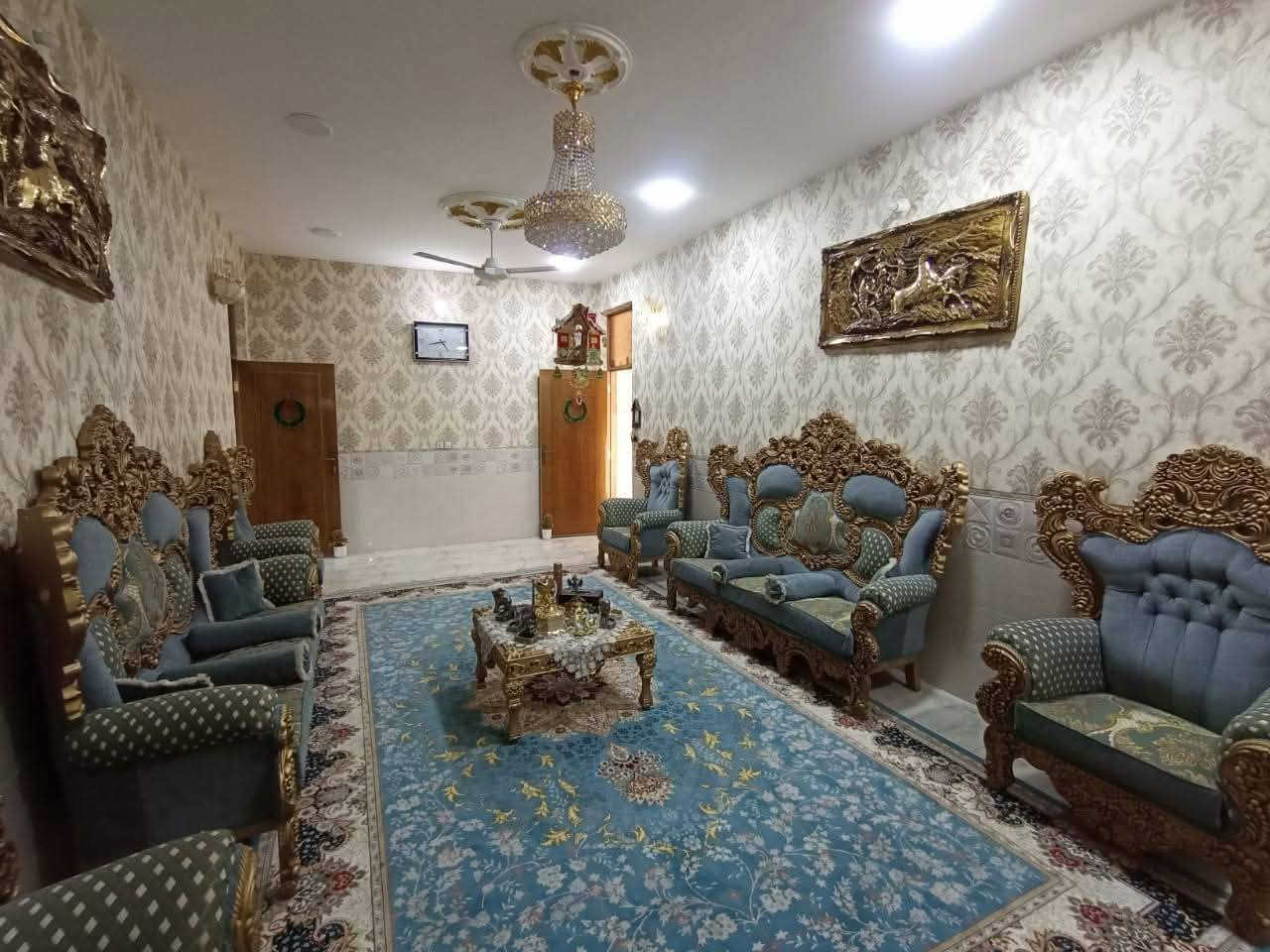 🏛️ ((مكتب الريان الاستثمار العقار)) 🏛️

🏠 بيت للبيع كوت حي الحكيم شارع شهيد نزار قرب كورنيش.

🔹 مساحة::700 متر. 🔹
🔹 مساحة بناء ::400 متر. 🔹
🔹 بناء::طابوك سكف صب. 🔹
🔹 خدمات::ماء _كهرباء _مجاري _مدارس. 🔹
🔹 مرقم من قبل بلدية حي الحكيم. 🔹

🏠 يتكون من طابقين الطابق الأول من_ثلاث غرف نوم _هولين _مطبخ _استقبال _مجمع صحيات _كراج _حديقة أمامية _حديقة خلفية.

🏠 الطابق الثاني يتكون من غرفتين نوم _هول _مجمع صحيات _صطح.

👈 للاستفسار اكثر.
🏛️ #مرجعة_مكتب_الريان_الاستثمار_العقار.
🗺️ عنوان مكتب كوت حي الحكيم شارع علاء غريب او قرب اسواق باب الحارة.
👈 بأدارة حسين ابو سند الركابي.
☎️ *********** ☎️
