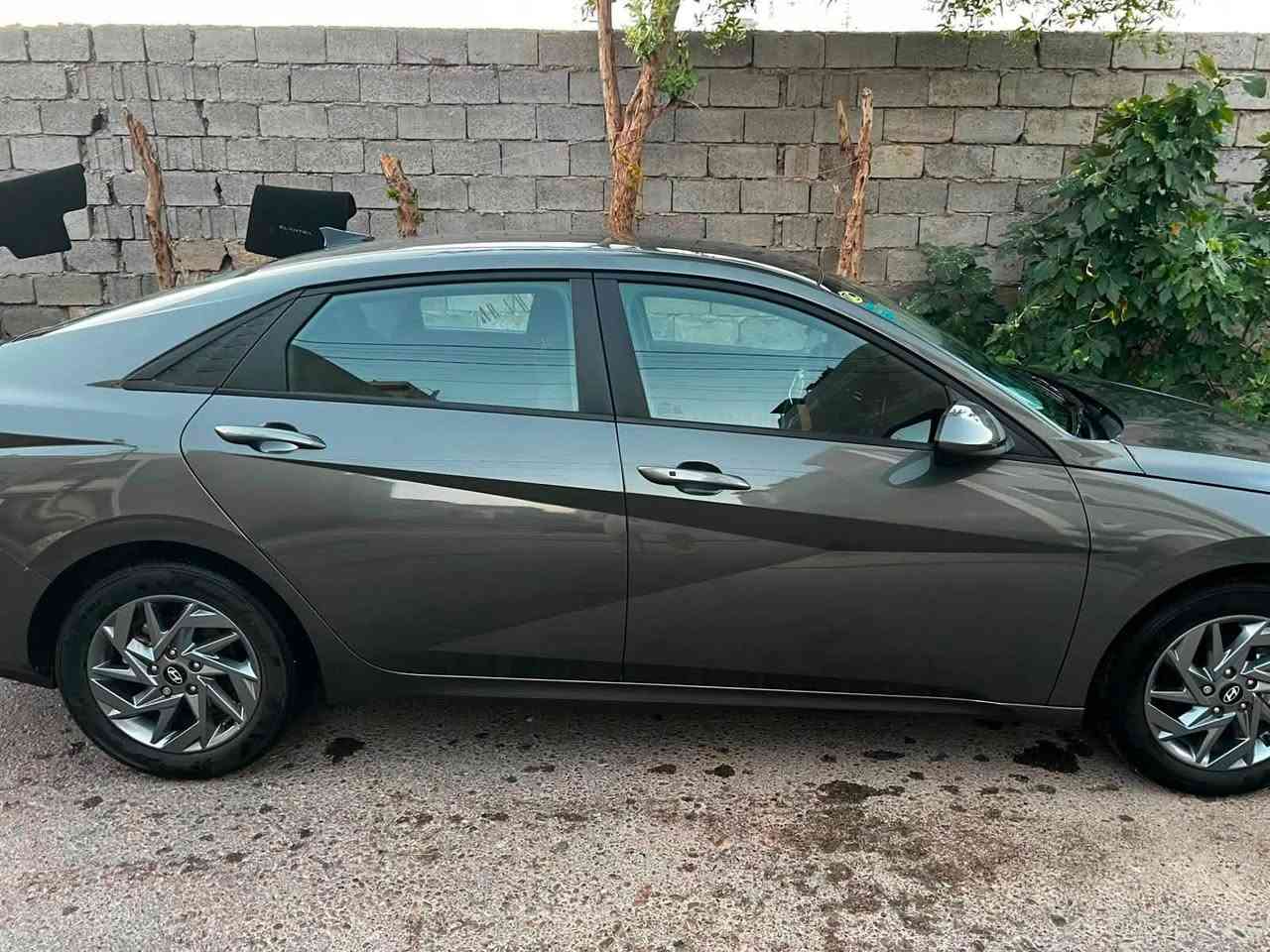 سلام عليكم 
النتره 
موديل 24 
مشيه 33 
سياره كلين بدون حادث حدثه اربع الصبع بل جنطه 
سيار شاسه جدتال 
بصمه @
تشغيل عن بعد 
سياره جازه دخلته بيدي من عمان 
*********** مواصفات هواي السعر 165 سياره بدون حدث
