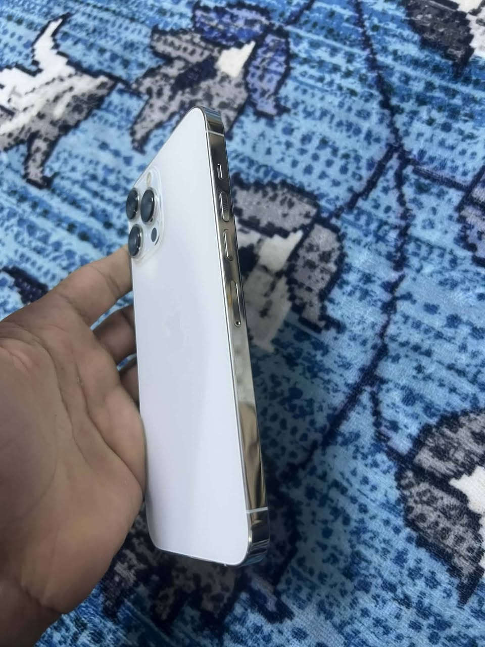 السلام عليكم 13 برو ماكس ذاكرة 256 بطارية 88 جهاز نضافة 100بل 100 مكفول من كلشي سعر 650 وبي مجال قليل  مكاني الشعب*********** ممتواجد عل خاص
