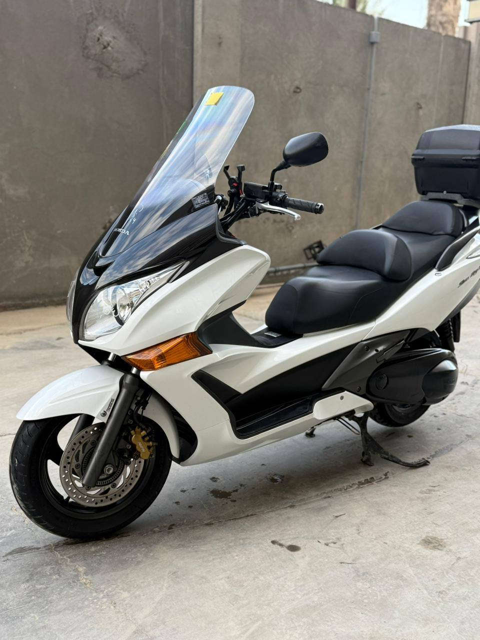 سلفر ونج جيتي محرك ٤٠٠ شرط على فحص اي فيتر بالك
ماشيه ٣٧ 
نضام اوفر           سعر ٣٠ بيه مجال 
ام بي ثري بلجنطه 
عده اصليه 
ممتواجد على لفيس تصل وتدالل 
مكاني بغداد  ***********
