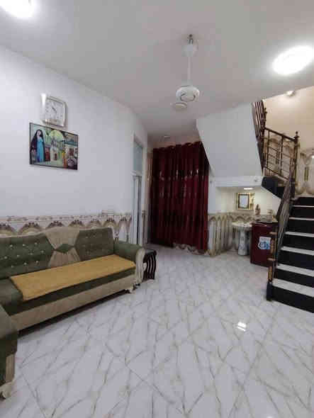 بيت للبيع مساحة 120 متر طابقين
الطابق الاول استقبال , مطبخ ,صالة ,غرفة نوم ,صحيات2 خارج وداخل  ,مناور عدد 2 
الطابق الثاني 3 غرف نوم ,صالة ,صحيات , سطح طابق ثالث .
الموقع دور الزراعة الثانية خلف مكتب الريان فرع صيدلية ود .
للأستفسار اتصال على الرقم *********** 
السعر ١١٥ وبي مجال.
