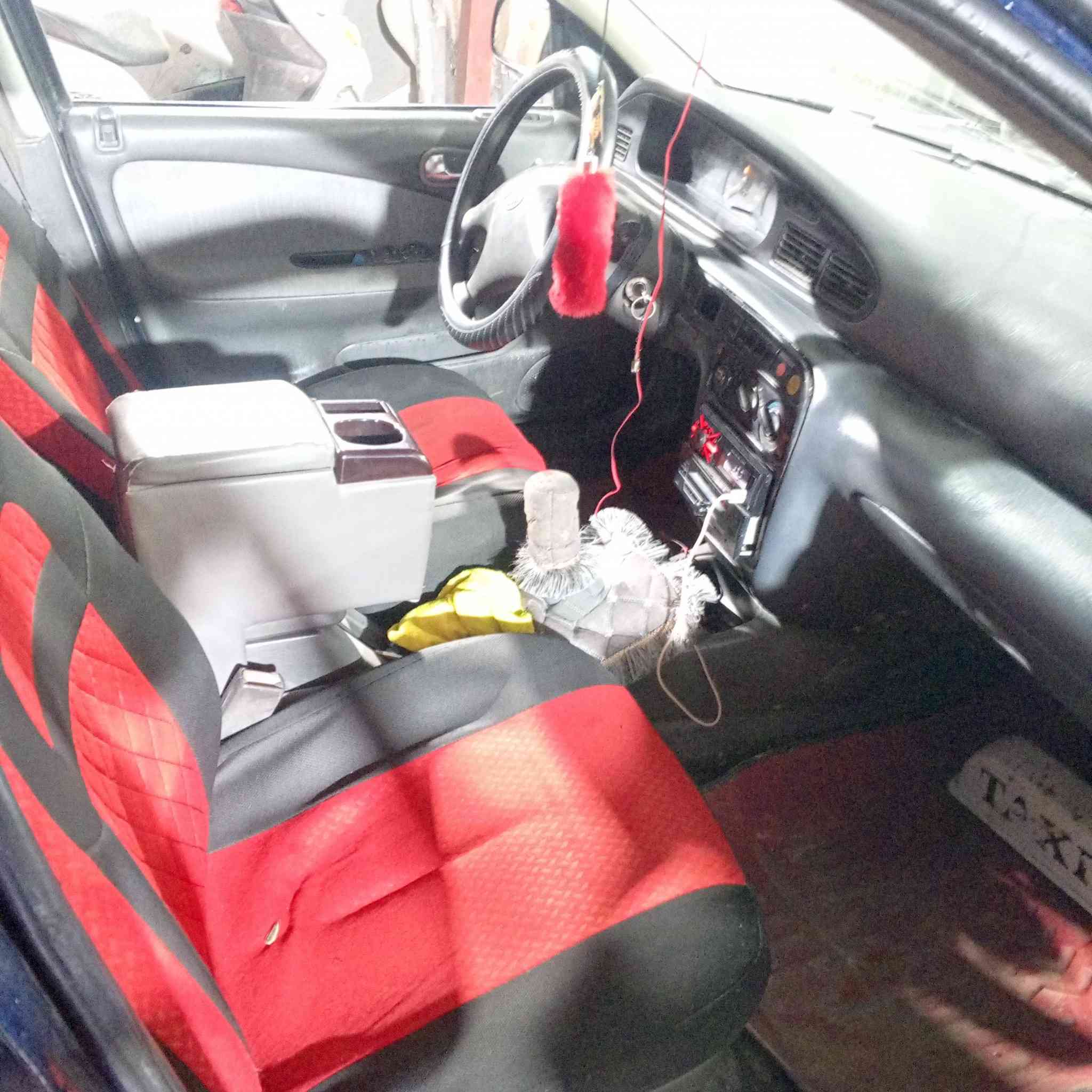 للبيع موديل 95رقم بغداد مشروع وطني دولي 
كير عادي محرك مفتوح مكينه وكير مكفولات 
تخم تاير حداديه امامي و خلفي جديد 
كهربائيات كلها شغاله 
سياره مصبوغة الجماليه مكفوله من كص وضربه وكلبه شرط 
داخل نضيف بطاين اربعه جدد 
دشبول نضيف جام الاربعه يصعدن 
سياره خير من الله كيج حماوه والكيلو 
متر كلهن شغلات السياره احلاه من صور السعر 38 وبيها مجال لشراي.. ولحد يكسر بحلال الناس السوك حتا ب 20 اكو.. رقم صاحب سياره ***********// مكان سياره سامراء
