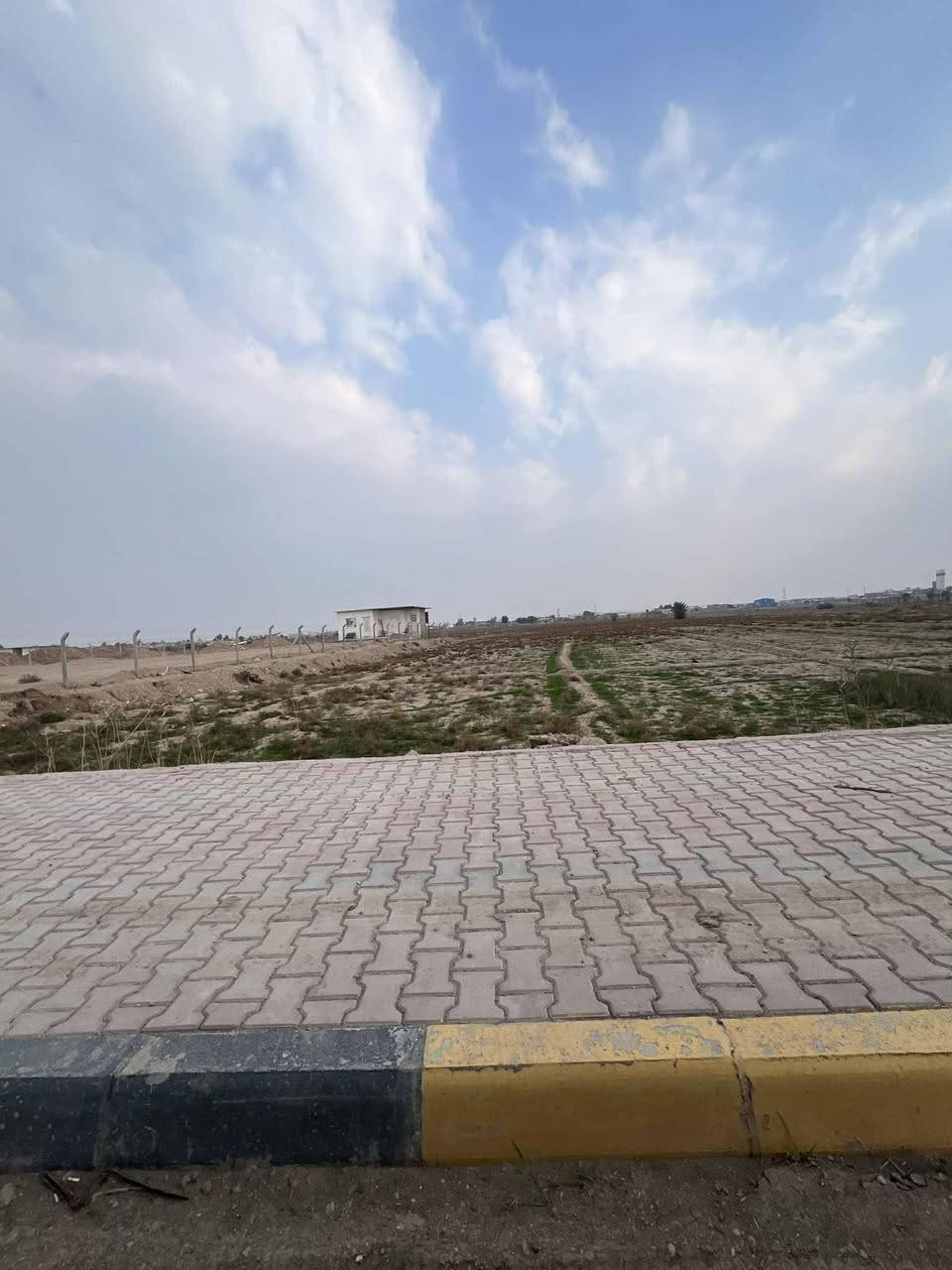 قطع طابو زراعي سند ٢٥ تبعد عن الشارع ٥٠م نازل شارع رئيسي عليهن من الصيني ٨متر مساحة القطعة الواحده ١٠٠٠ الف متر ماء وكهرباء متوفر للاستفسار 
***********
*********** او مراجعة مكتب أمتار للعقار
