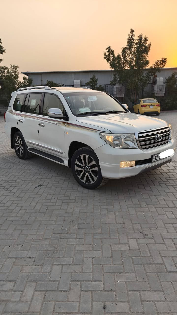 #لاندكروز موديل ٢٠١٠ مكفولة من ضربة بيهة صبغ صفحتين اثر طخطخات والباقي مكفولة مكينة ٦ سلندر ٧ راكب ٣قطع تبريد تحكمات جيهتين حاكية حساس خلفي شاشة كامرة دوارة شاشات خلفية  بصمة تشغيل وبصمت ابواب يدات نيكل اشاير بلمري فتحة سلايت ويل كب وبيهة مواصفات اكثر مكينة وكير مكفولات صدر امامي وخلفي جدد تبريد ثلج تخم تايرات جدد كهربائيات كلهة شغالة سياره جاهزه من كل شي اي نقص مابيهة ماشية ١٥٢ رقم بغداد الدولي الجديد بسمي عنوان بغداد العبيدي سعر ٢٤٣ وبيهة مجال للشراي للستفسار***********
