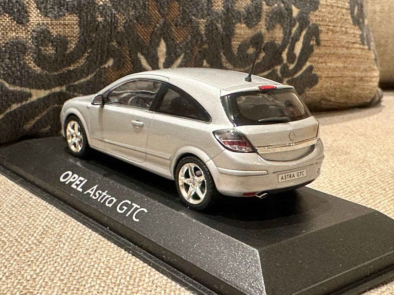 OPEL ASTRA GTC 🔴
DELAER EDITION 1/43


**إذا كنت صاحب هذا الإعلان وتريد حذفه لأي سبب، رجاءا أرسل رسالة إلى الدعم الفني**