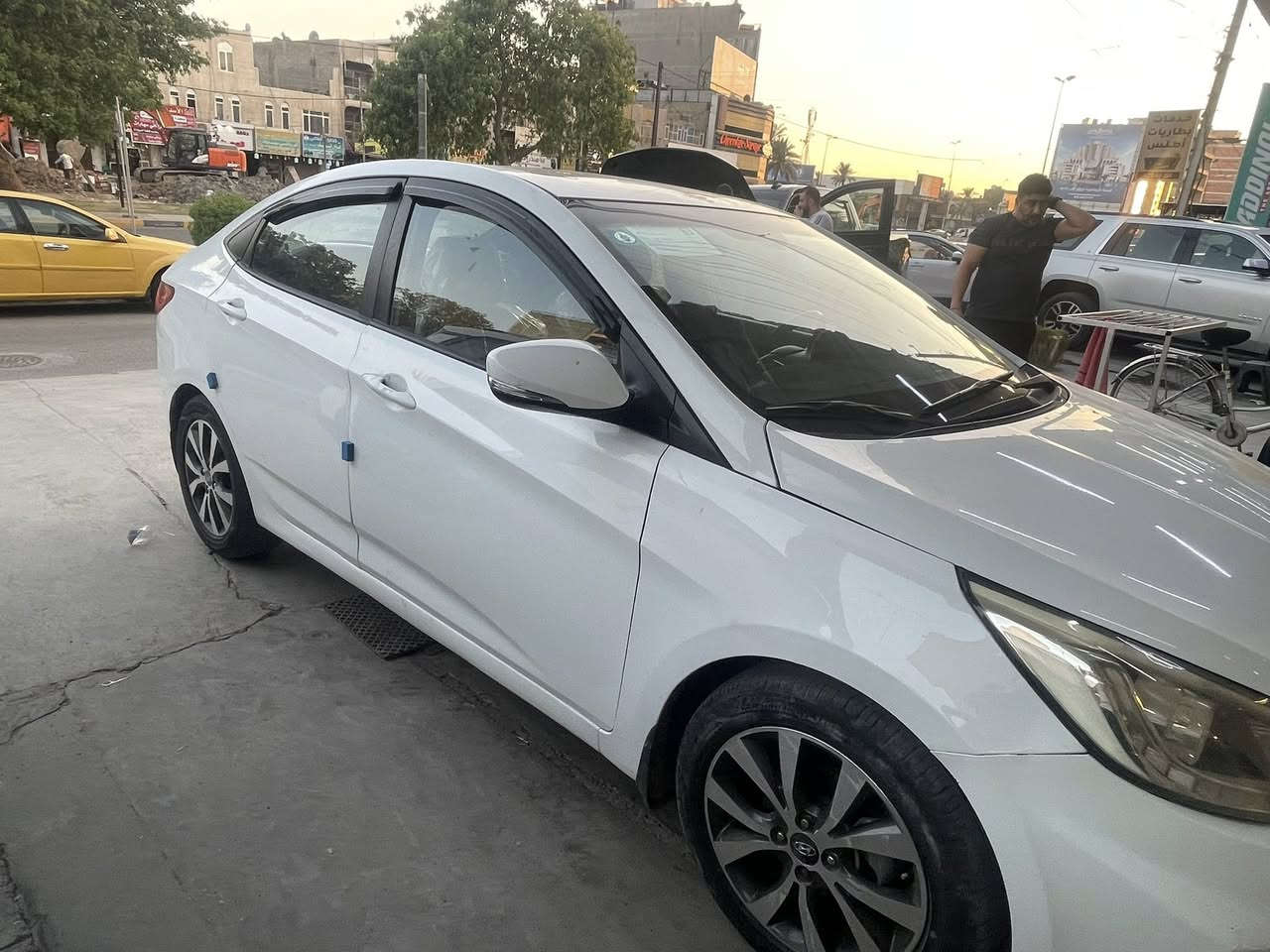 اكسنت 2016 خليجي محرك 1600 صبغ 3قطع عكس السايق جاملغ خلفي وبابتين لغرض الجماليه ماشيه100 المواصفات شاشه فتحه سقف تبريد ثلج رقم بغداد الجديد باسمي وهزه جديده سياره جاهزه من كلشي مكان السياره بغداد المنصور للاستفسار
***********
