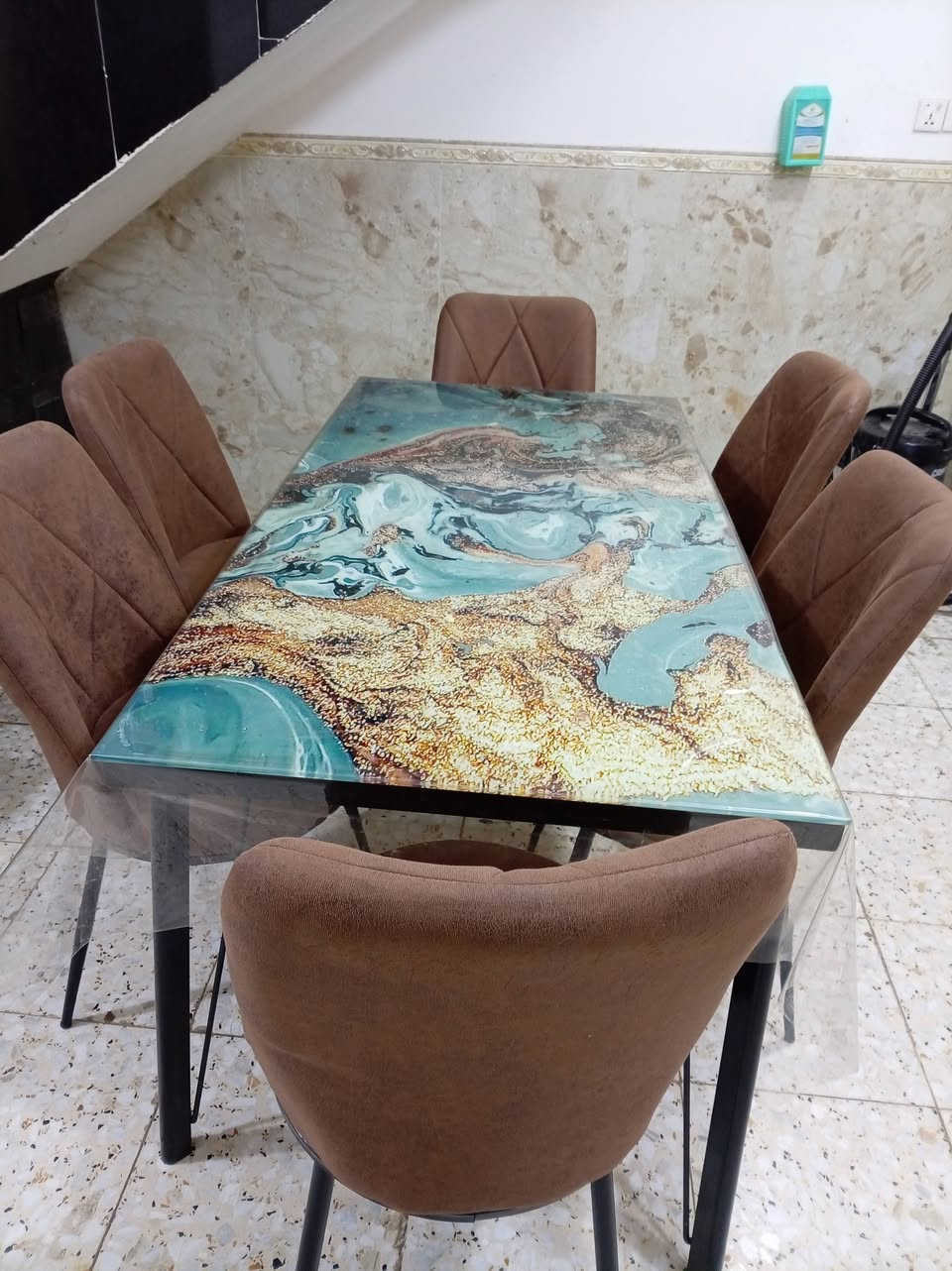 للبيع ميز طعام 6 كراسي نضيف
السعر 230 الف وبي مجال للطيبين
للتواصل ***********
