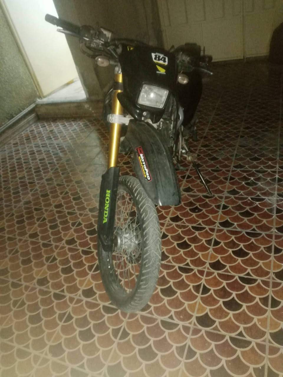 دراجه قفاز هونده البيع
السعر 550 وبيها مجال 
كلها شغاله 
محرك خير من الله نكره وحده 
معدل فول 
ديالى التحرير 
***********
الخاص مفتوح
