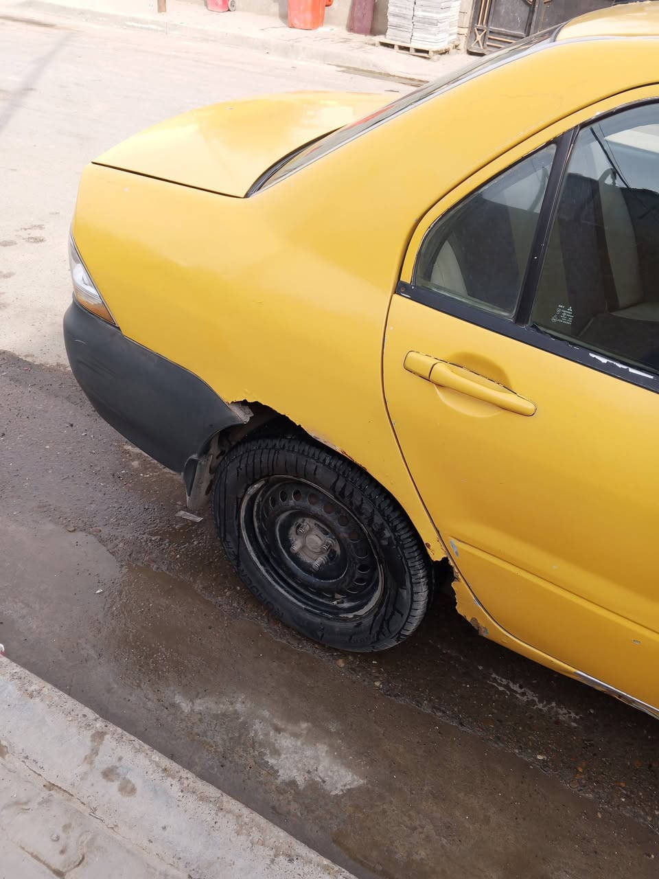 السلام عليكم
لانسر موديل 2007رقم ميسان  بسمي كير اوتماتيك تخم تاير جديد صدر نضيف سياره شغاله تبريد يشتغل  سنويه صاقطه مكاني بغداد 
سعره 45 ورقه 
رقم الهاتف ‏‪***********‬‏
