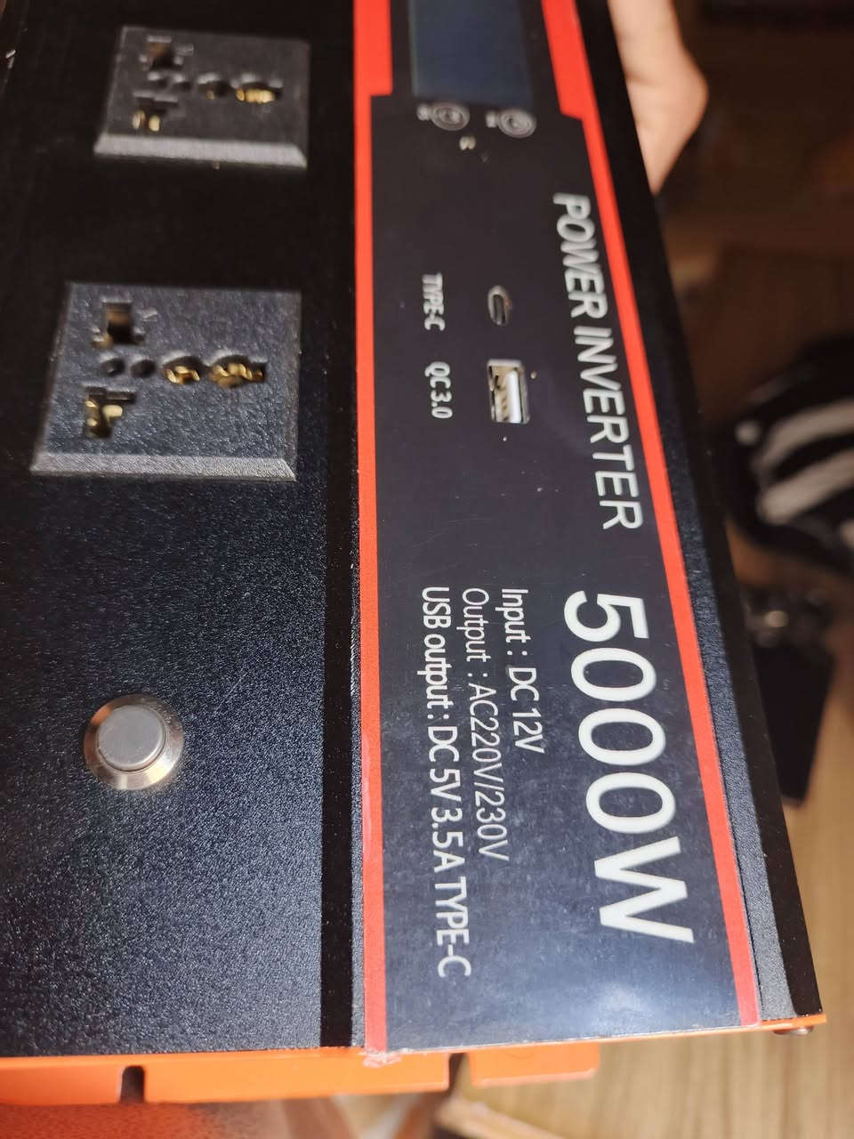 عاكسة فقط حجم كبير 
الدخول 12 فولت 
الخروج 220 فولت
القدرة 5000 واط
شاشة ذكية لعرض الفولتية الداخلة والخارجة والهيرتز
مدخل شحن تايب سي سريع + مدخل شحن عادي 
مراوح دبل للتبريد 
90 الف


**إذا كنت صاحب هذا الإعلان وتريد حذفه لأي سبب، رجاءا أرسل رسالة إلى الدعم الفني**