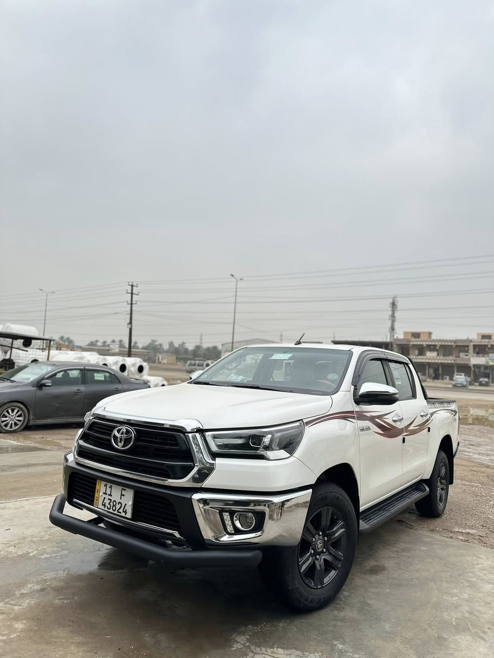 سلام عليكم فورويل 2022 اوتوماتيك 4X4 كويتي  بانزين
فووول مواصفات.           
مكفوله من كل نواحي 
سياره مال جناي 
تبريد قطعتين +بيانو لمس
شاشه كبيره  
مانع انزلاق.   ماشيه 62 حقيقي 
رقم دولي سنويه مجدده 2027 بأسمي مشروع وطني
جاهزه من كلشي مابيها اي نواقص
تبريد ثلج ❄️ تدفئه شغاله
حداديه وصدر بالباكيت
جاهزه من كلشي مال جناي
مكان السياره    بغداد ابو غريب 
استفسار اتصال ***********  ورد سريع
