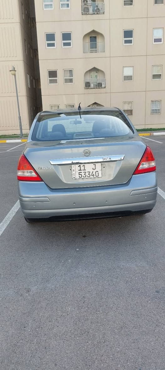 نيسان فيرسا ٢٠٠٩ محرك ٢٠٠٠ كير at تبريد شغال ضربتها باب السايق بأمريكا ومبدل
السيارة بأسمي  مكانها بغداد مجمع بسماية السعر ٧٧ وبيها مجال قليل
للتواصل ***********

