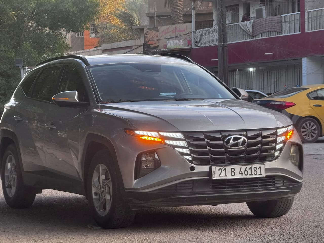 هيونداي توسان 2022 - وارد أمريكي
​الموقع: بغداد - زيونة
السعر: 167 ورقة 
​المواصفات الأساسية:
​الموديل: 2022
​المحرك: 2500 Smart Stream
​اللون: سلفر (فضي)
​المسافة المقطوعة: 43 ألف ميل
​الرقم: سليمانية
 (تحويل أو وكالة حسب رغبة المشتري)
​المواصفات
​نظام التشغيل: بصمة تشغيل + تشغيل عن بعد.
​أنظمة الأمان: 
رادار (أمامي، خلفي، جانبي) + تحديد مسار
 (قيادة آلية).
​تدفئة كشنات + تدفئة ستيرن + 
نظام إطفاء ذاتي للمحرك.
​التحكم: تحكم ستيرن كامل + كروز سرعة (مثبت سرعة) + أنظمة قيادة متعددة + أوتو هولد.
​التبريد: قطعتين (أمامي وخلفي).
​التكنولوجيا: شاشة كبيرة + كاميرا خلفية دوارة + إشارات بالمرايا.
​ (الحادث):
​الحادث في جهة السائق (أربع قطع جانبية).
​البجم كبس (سليم من الداخل).
سونار بالمنشور 
​السيارة جاهزة تماماً ولا تحتاج لأي مصاريف.

​رقم الهاتف: ***********
