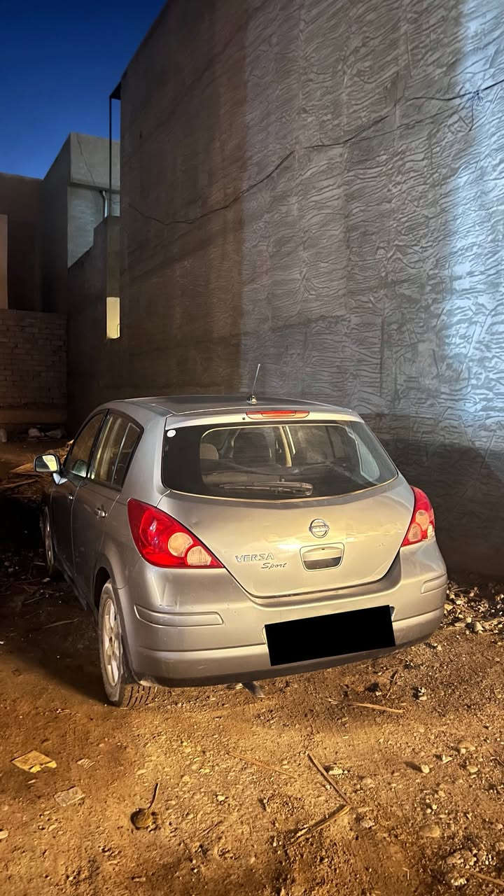 السلام عليكم فيرسا 2009 وارد امريكي. رقم نينوى الانكليزي مشروع وطني.. شرط التحويل...سنوية جديدة لغاية 2035
 كير أوتو + تبريد+تدفئة+ abs......SL  ...CD  قفل مركزي+ جامات كهربائي+ محرك ١٨٠٠+ صدر+ نوزلات بلكات وتايرات كلها جديد ويل كروم....حتى دهن المحرك  والكير جديد مبدلهن..سيارة صافية..... سعر  (70$).... مكاني تكريت 
((***********))
