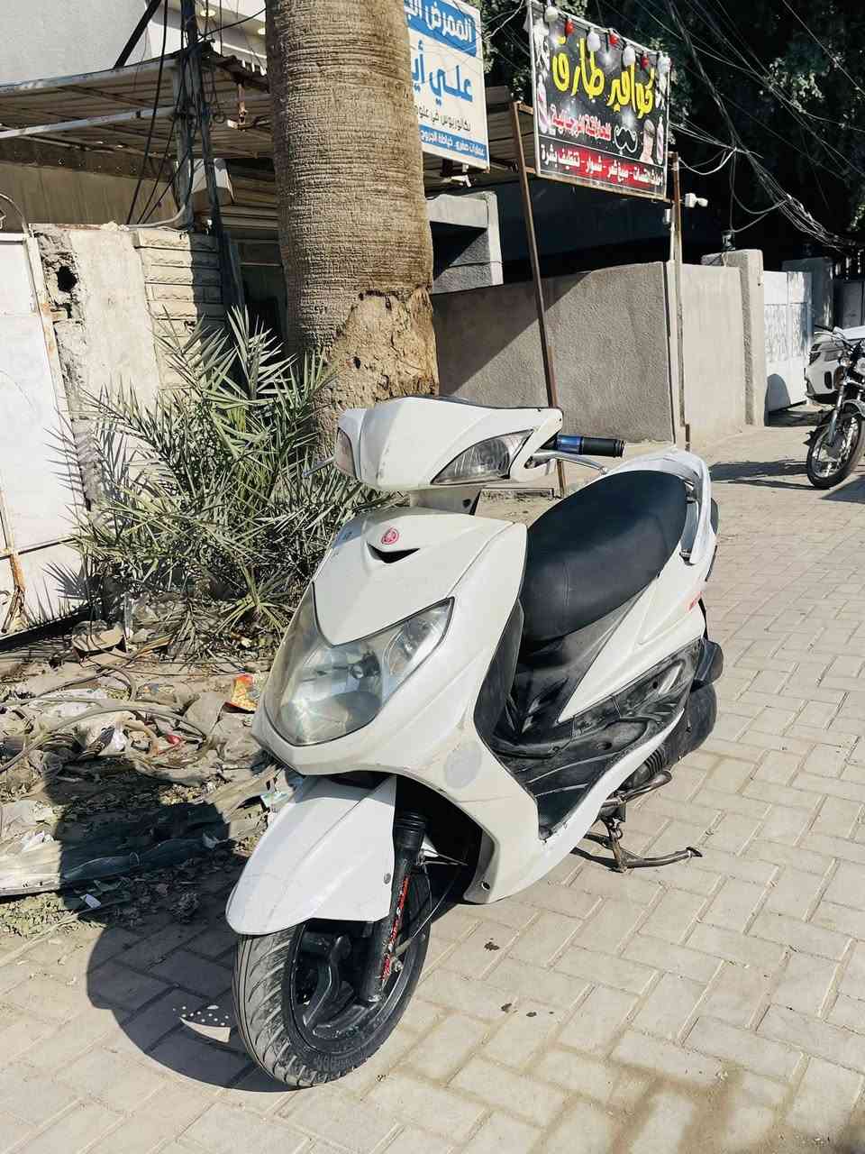 السلام عليكم للبيع دراجه سكنس فحل كابريتر دراجه نكره مكينه بلاديه خرسه كهربائيات شغاله  دشبول هورن اشاير لايت زنون أوراق منفيس ومكاتبه معرض واكاتبك السعر 575بيها مجال مكاني بغداد الدوره شارع60رقمي ***********
