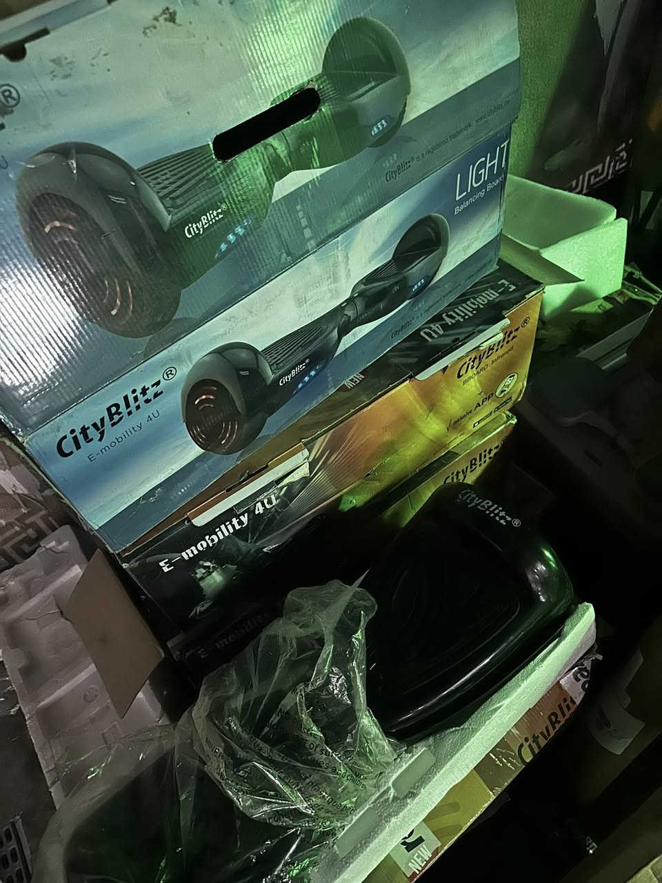 الحبايب الي  يفيدنه ذني القطع اسكوتر عندي ١١ قطعه بدون بطاريه وهذا منشار يدوي ليريدهن السعر خاص
***********
