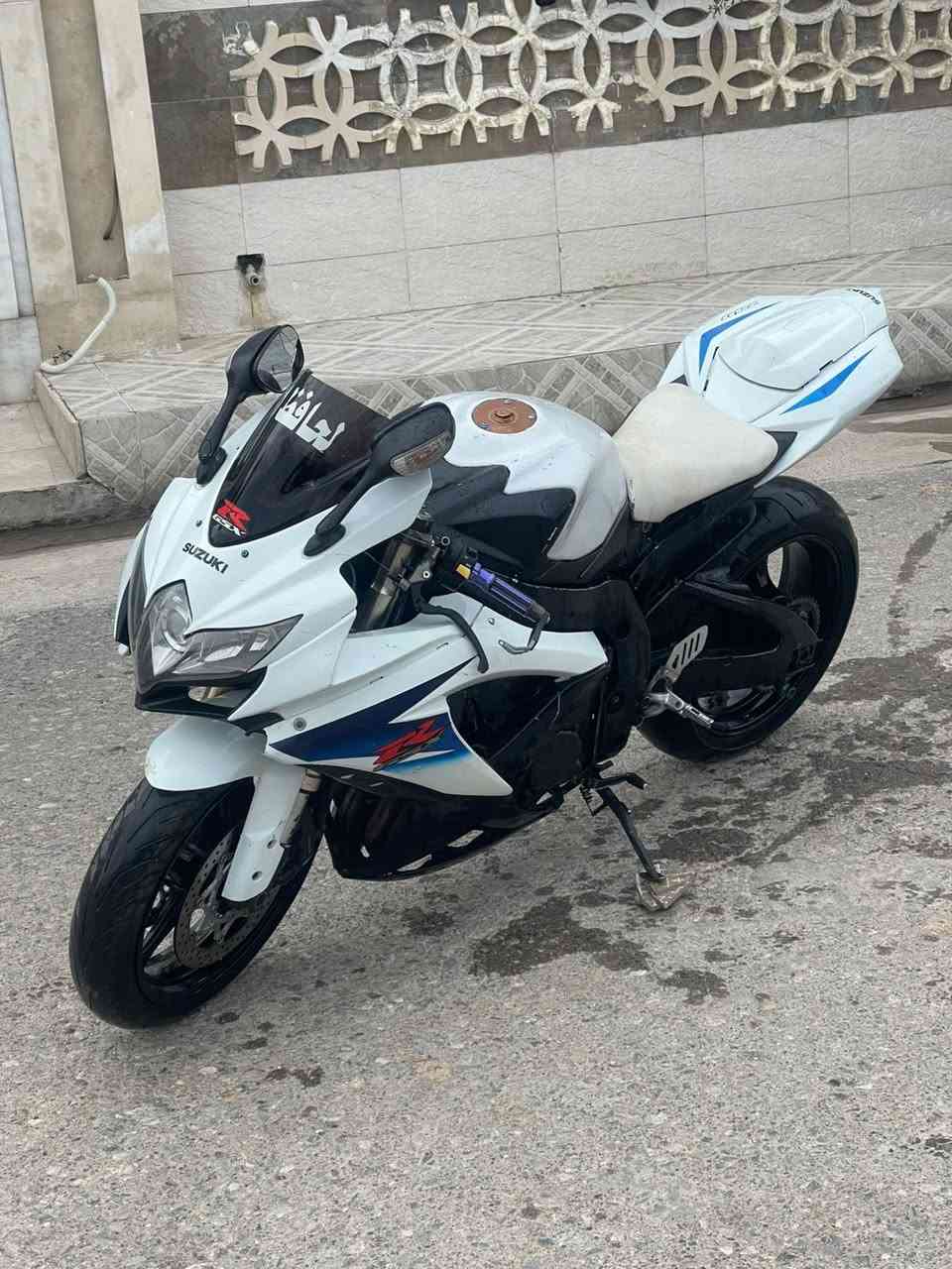 من رخصت لدمن
للبيع سوزكي  GSXR  جكسر   موديل 2011   مكينه  cc750    مكينه  مفتوحه  بس  شرط  ابيعك  الدراجه   كلها غراضها ستندر شركه بيها  اوراق گمرك  كامله  يعني  بس  ترقيم  ومثل ماموضح  بل صور دراجه حلوه  ونضيفه وعليها  منضومه  گزوز Brocks   كامله الدراجه  بيها  خلل  بل ضفيره  وشغلتها  سهله وبيها  اليده  مال سلف  عاطله  والباقي  مابي شي عليها  تاخم تاير جديد امامي خلفي 

عنواني  اربيل            للتواصل  فقط  واتساب 

***********         اخوان المو شراي  لا  يتعبني 

تحياتي للجميع 🤍
