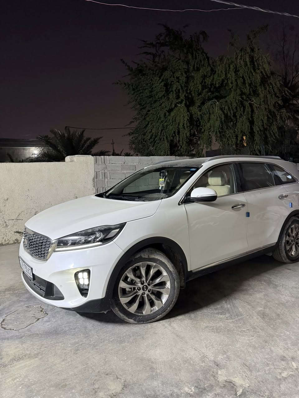 ‏السلام وعليكم
سورنتو 2019 خليجي كفاله عامه 
السياره ماشيه 80 الف جديده مال جناي 
رقم سياره بغداد بأسمي مداور ثاني يوم
مكان سياره بغداد شهداء البياع
السعر 268$ وبيها مجال
اللاتصال ***********
المواصفات
بنوراما 
بصمه 
بصمه ابواب 
6 سلندر
7 راكب 
3 قطع تبريد 
جنطة كهربائية 
جنطة ذكية 
كشنات جلد
كشنات كهرباء
بردات خلفيه 
ترحيب عند الاقتراب 
نقطة عمياء 
تحديد مسار 
مانع نزلاق 
5 انظمة قيادة 
اوتو هولد 
نظام ترحيب 
4 جامة اوتو 
ويل كروم 19
حساسات امامي و خلفي 
اشاير بل مري 
كروز سرعة 
تحكم استرن
