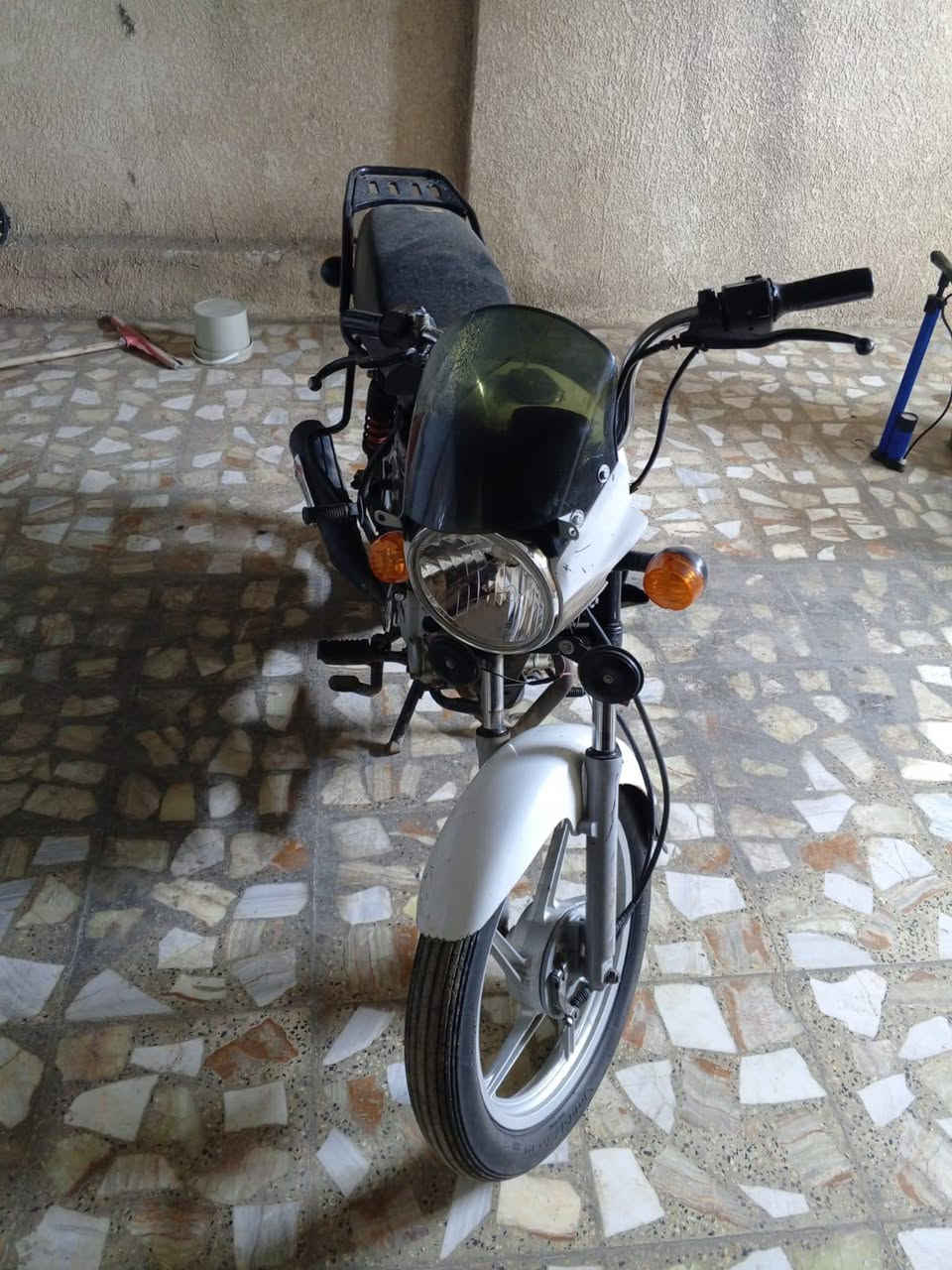 السلام عليكم
بوكسر موديل عشرين نظيفه ومال ع باب الله مو تتكشخ بيها ب منصور مال ناس تريد تشتغل السعر ٨٥٠بيها مجال قليل 
مكان درويش اوراق سكنر 
***********
